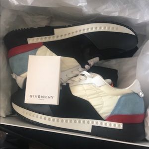 Givenchy runners sz 7us 39eu